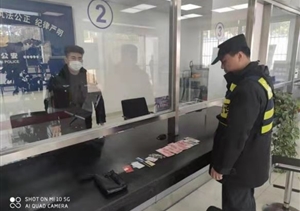隊(duì)員撿到錢(qián)包歸還 失主寫(xiě)信表示感謝 ——三林市容項(xiàng)目隊(duì)員收到感
