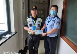 浦東新區(qū)公安分局領(lǐng)導(dǎo)慰問(wèn)值勤受傷宗保隊(duì)員